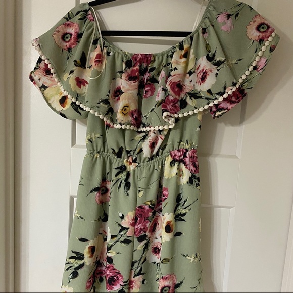 Off the Shoulder Floral Romper - Picture 2 of 3